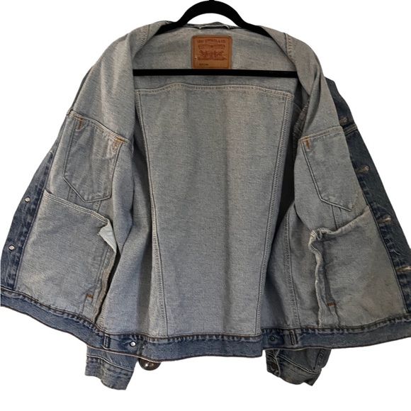LEVI’S Men’s Relaxed Trucker Denim Jacket Medium Wash Oversized Sz L - Picture 4 of 9